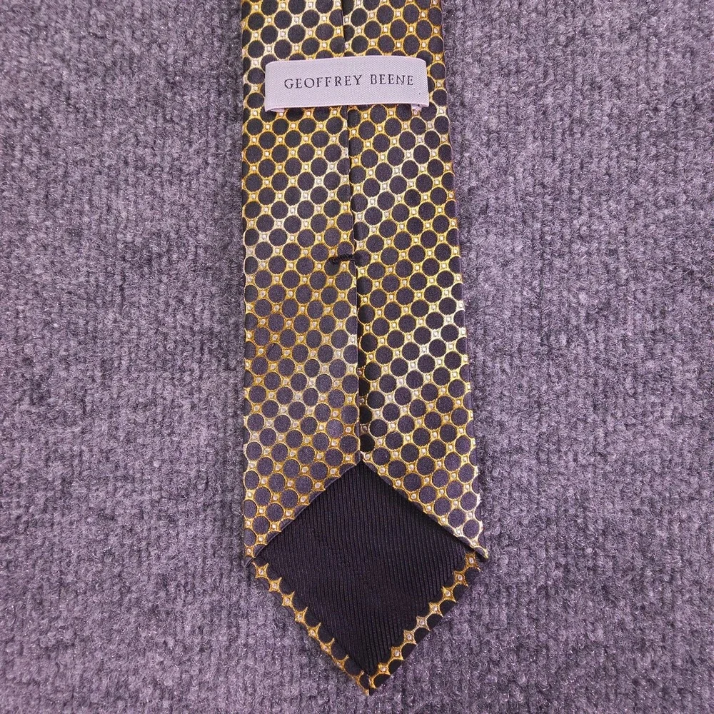 Geoffrey Beene this item